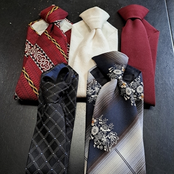 Snap On Ties In A Variety Of Patterns - Picture 1 of 4